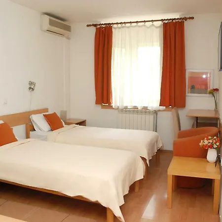 Hotel 7 Skopje Exterior photo
