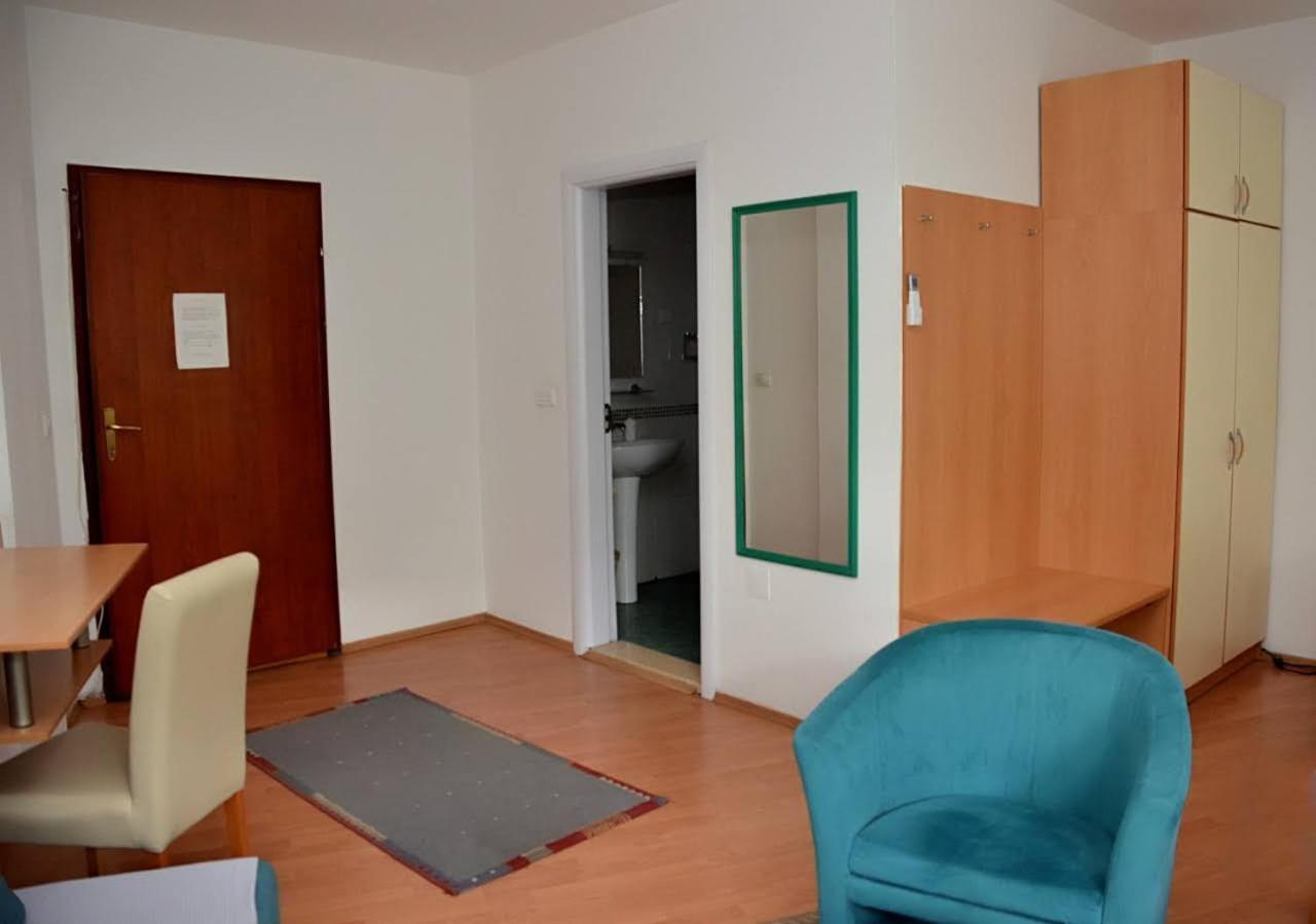 7 Hotel