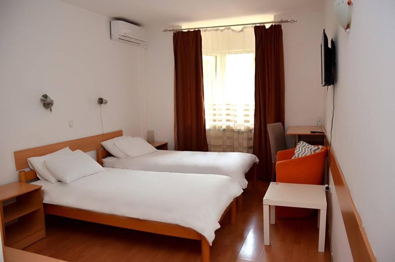 7 Hotel