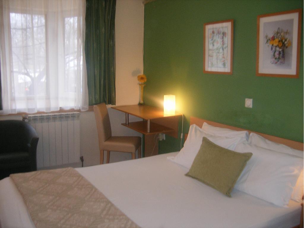 7 Hotel